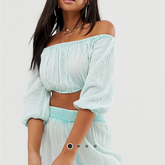 Off the shoulder crop top 😇 - Picture 4 of 6